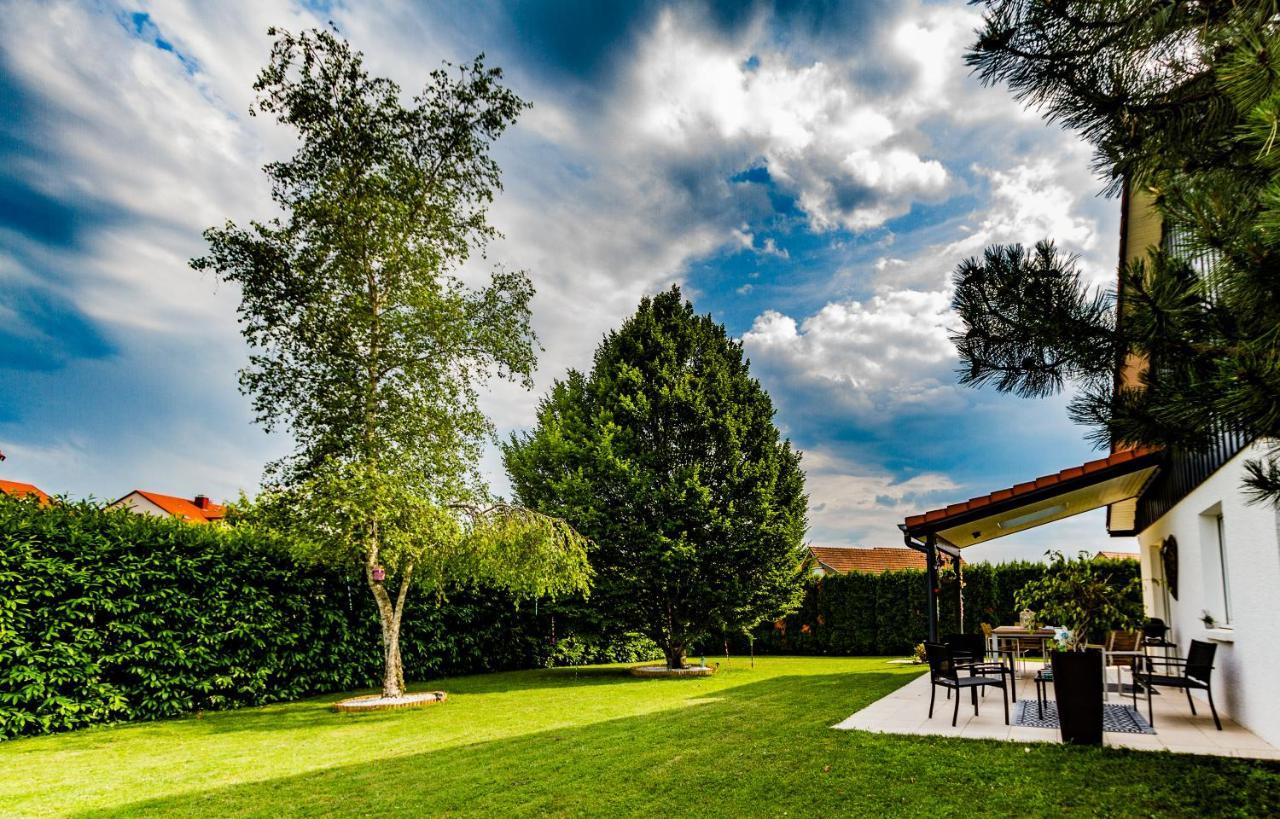 Maison moderne à la campagne Le Valdahon Extérieur photo