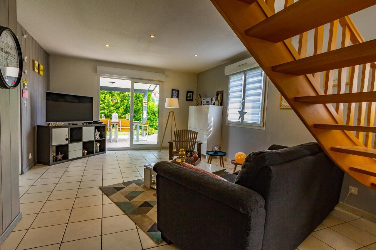 Maison moderne à la campagne Le Valdahon Extérieur photo
